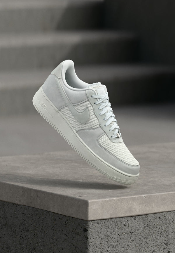 Nike Air Force 1 07 LV8 - Off White / Summit White