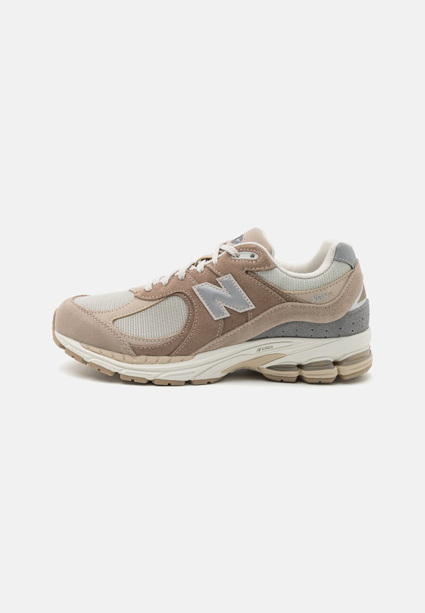 New Balance M2002 - Driftwood