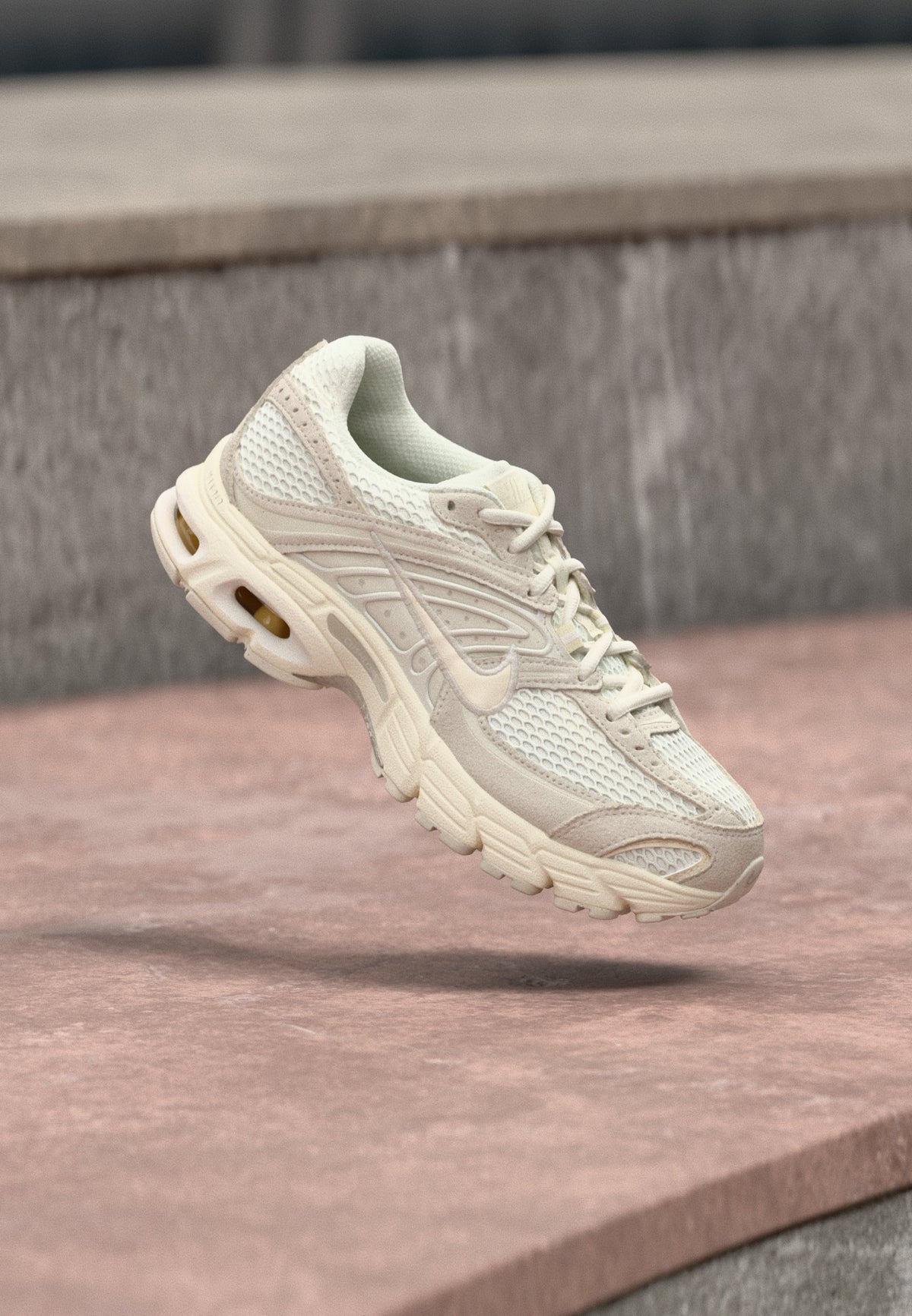 Nike Air Max Moto 2K SE - Sail / Pale Ivory / Phantom