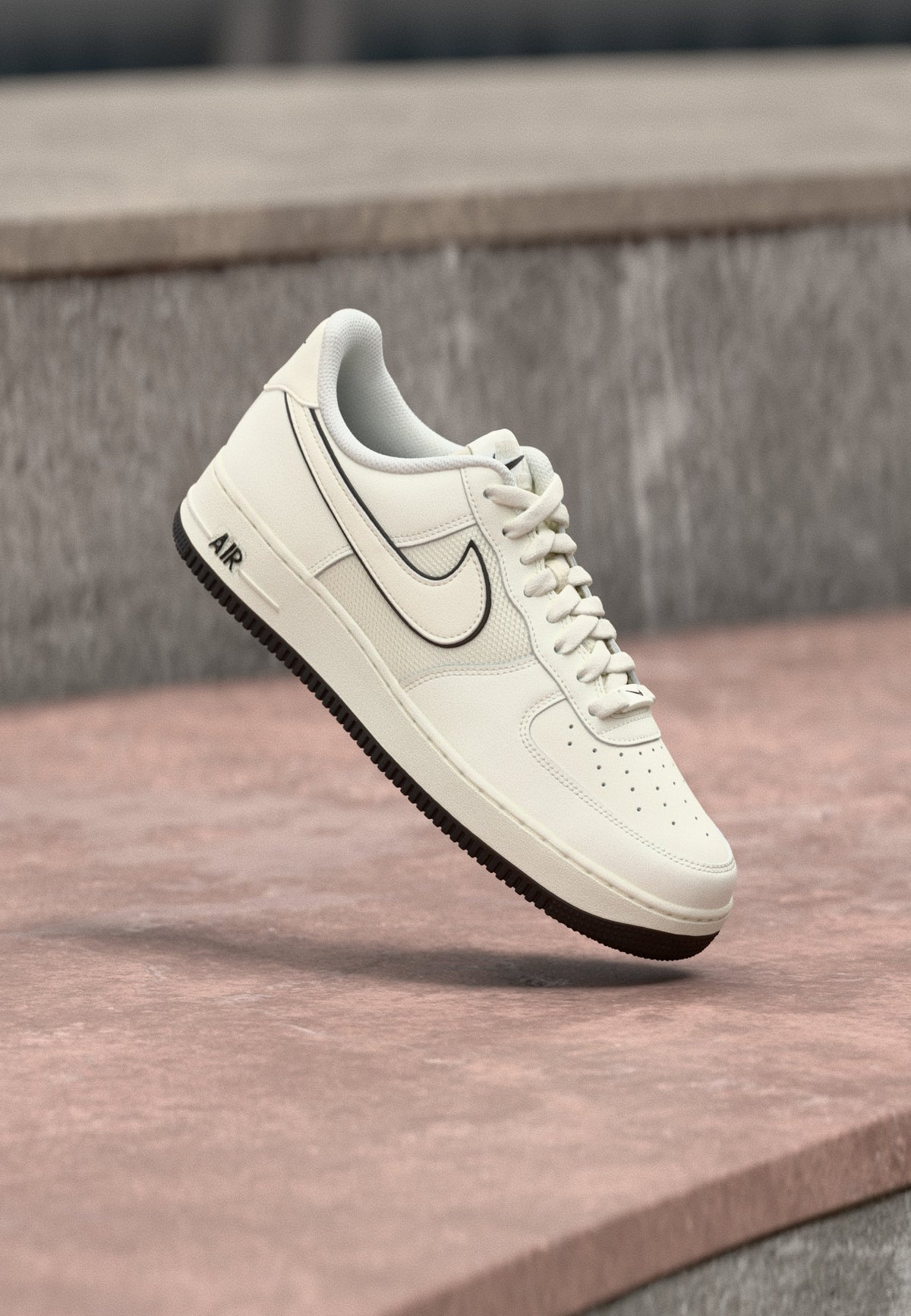 Nike Air Force 1 - Sail / Light Bone / Black