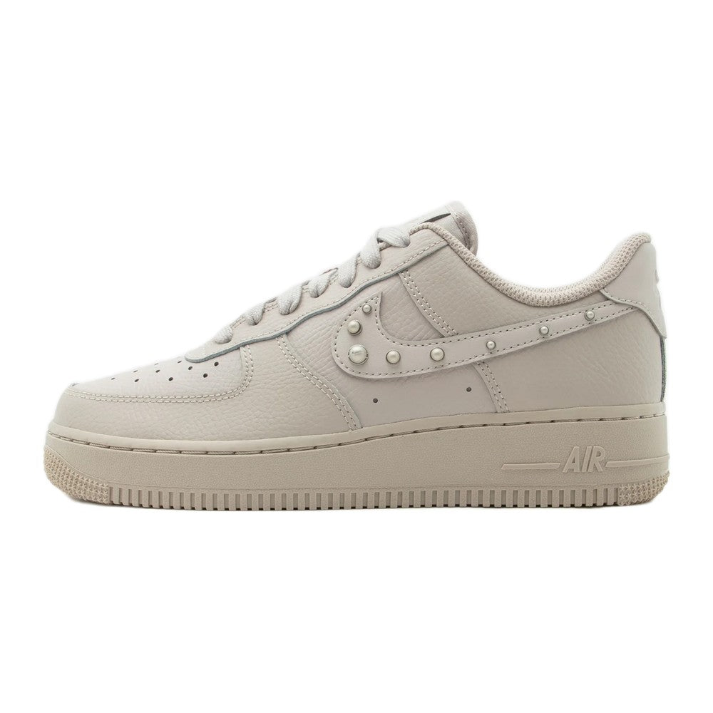Nike Air Force 1 07 - Cream / Metallic Silver-coloured / White