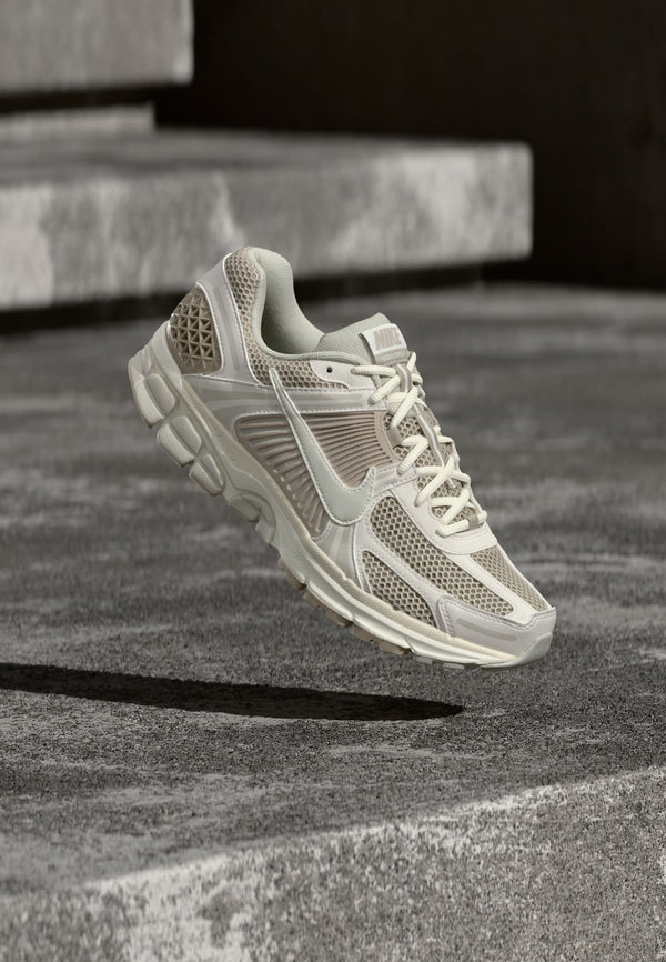 Nike Zoom Vomero 5 - Phantom / Light Bone / Cream / Sail / Black / White