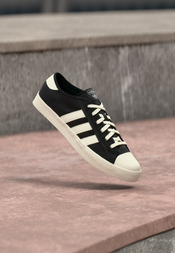 adidas Nisi - Core Black / Off White