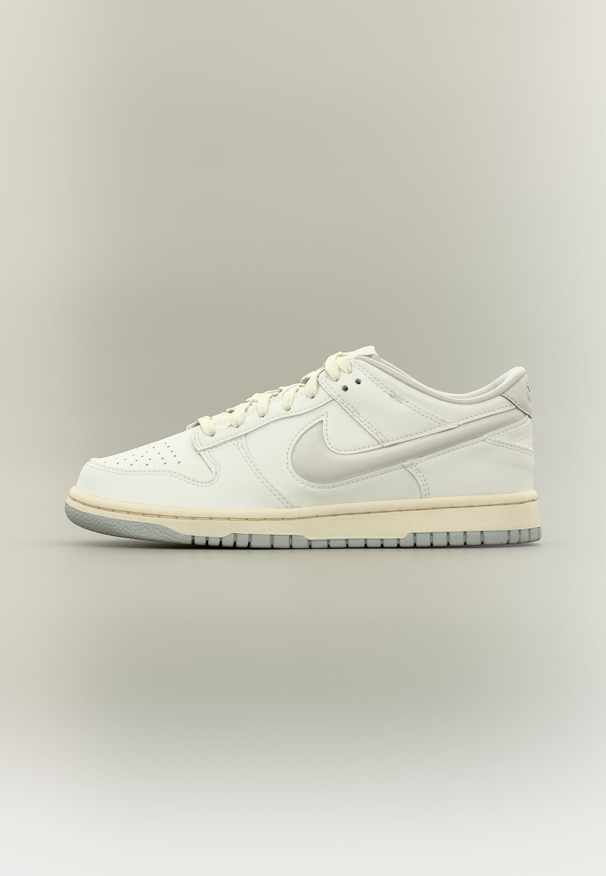 Nike Dunk LV8 - Sail / Light Bone / Coconut Milk / Light Silver-coloured