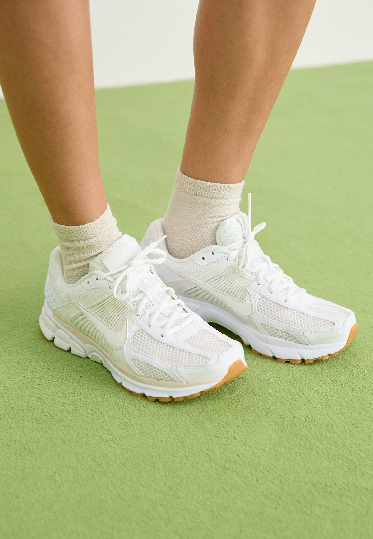 Nike Zoom Vomero 5 - White Phantom Summit / White Gum / Brown