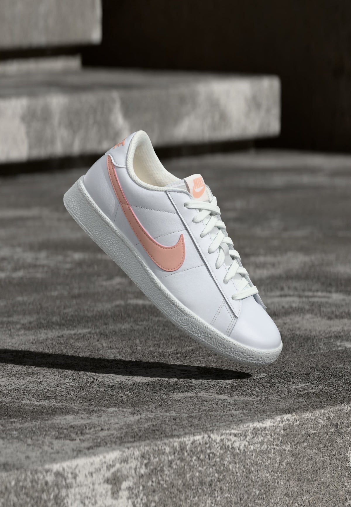 Nike Tennis Classic - White / Arctic Orange