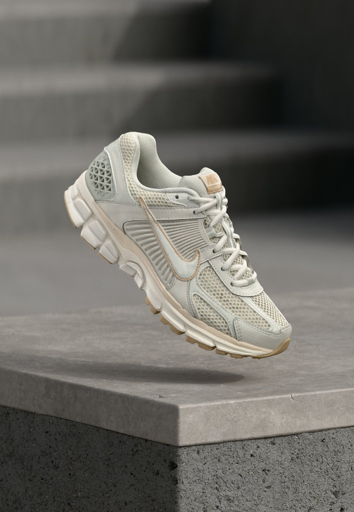 Nike Zoom Vomero 5 - Light Bone / Phantom / Light Orewood Brown / Black