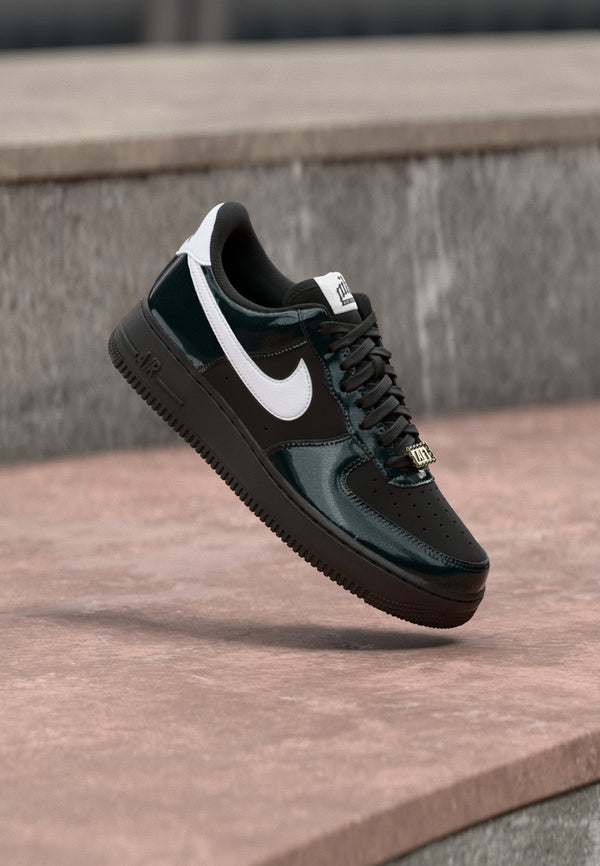 Nike Air Force 1 07 LV8 - Black / White