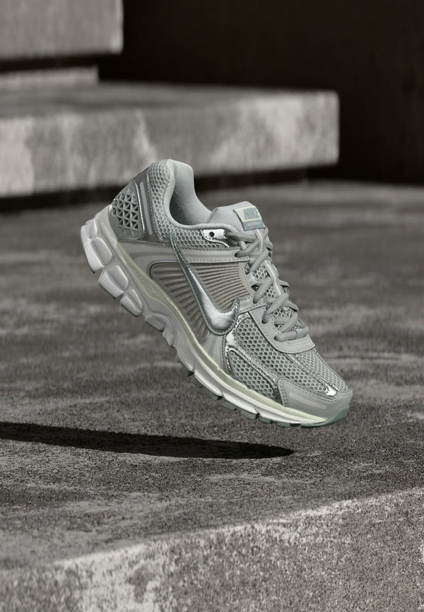 Nike Zoom Vomero 5 - Grey Fog / Off White / Spruce Aura / Light Pumice / Summit White