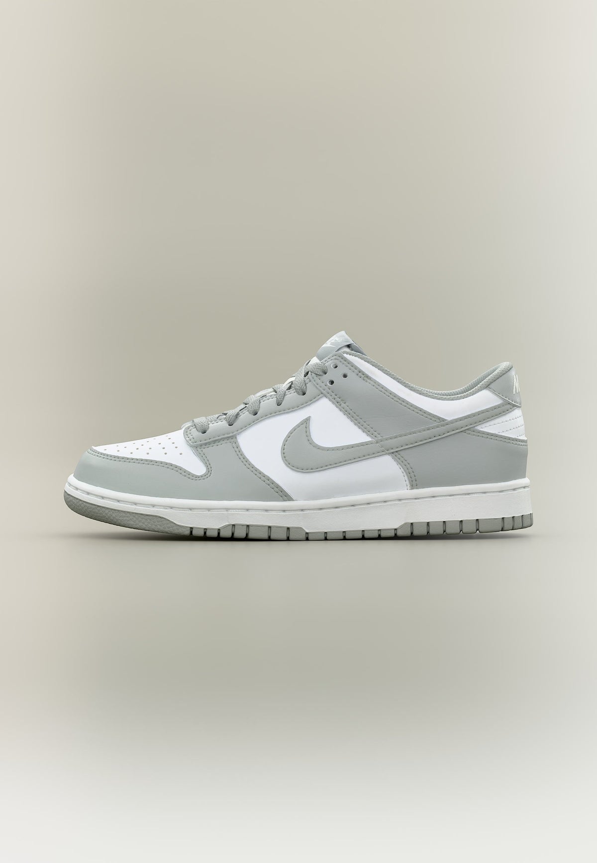 Nike Dunk - White / Light Smoke Grey