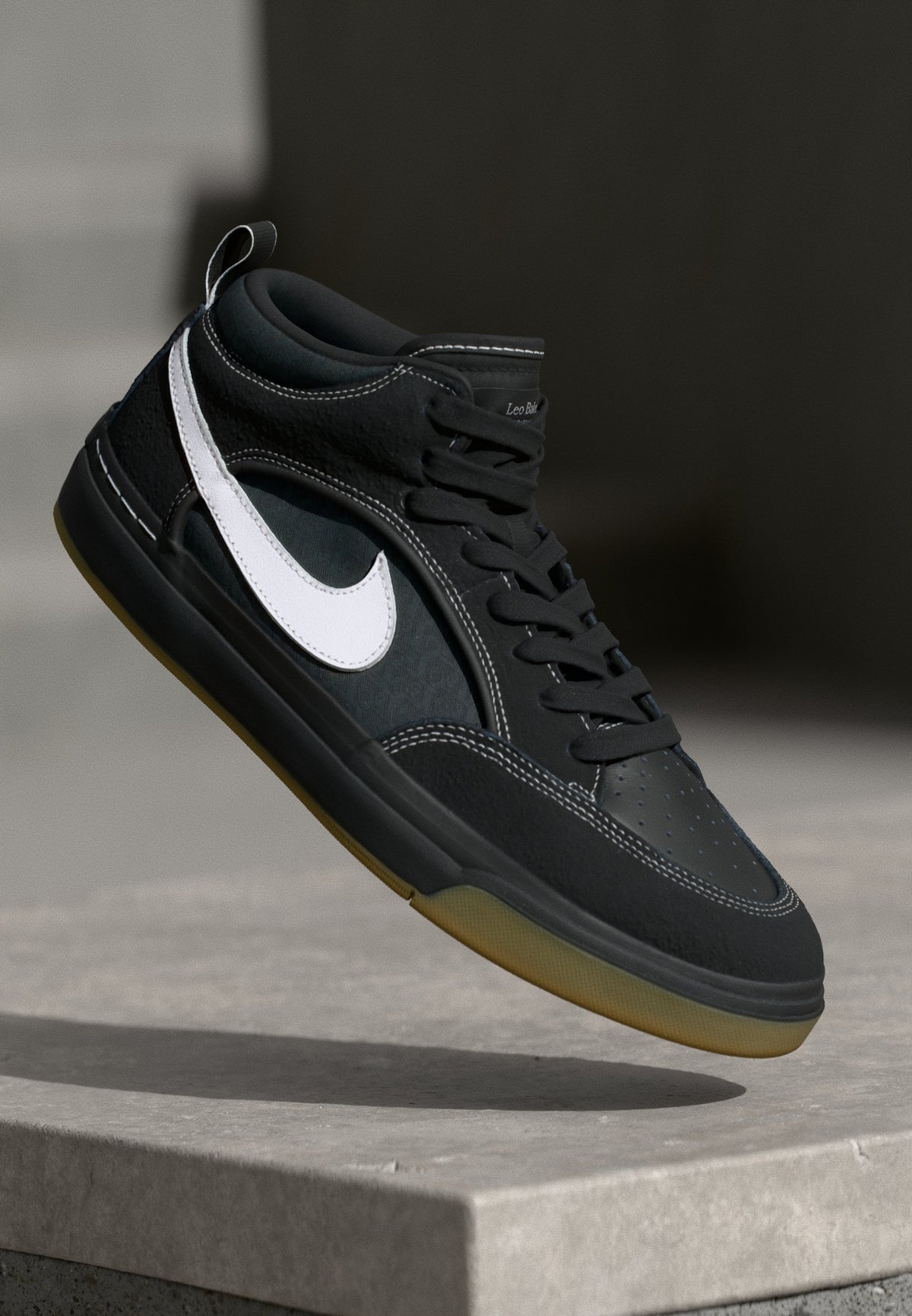 Nike SB React Leo - Black / White / Light Brown