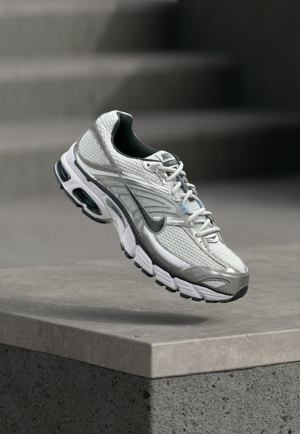Nike Air Max Moto 2K - Photon Dust / Anthracite / Metallic Silver-coloured / Light Smoke Grey