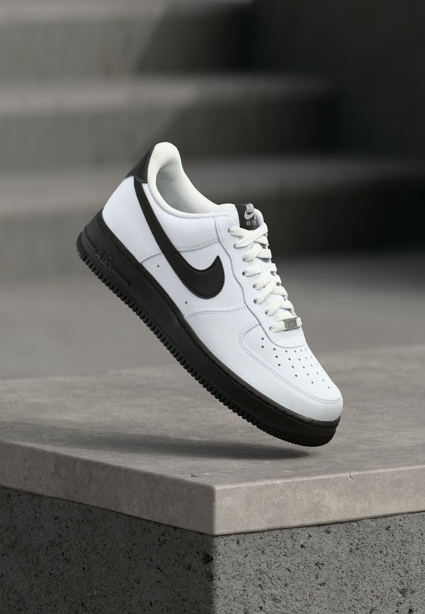 Nike Air Force 1 '07 Low Essential - White / Black