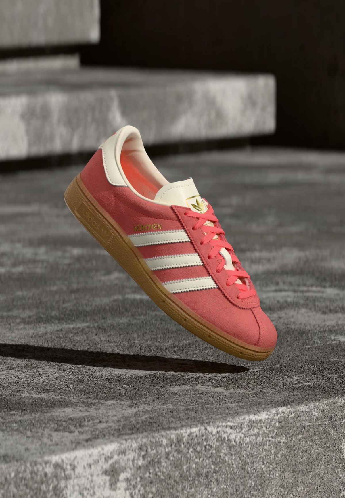 adidas Muenchen - Semi Flash Red / Off White