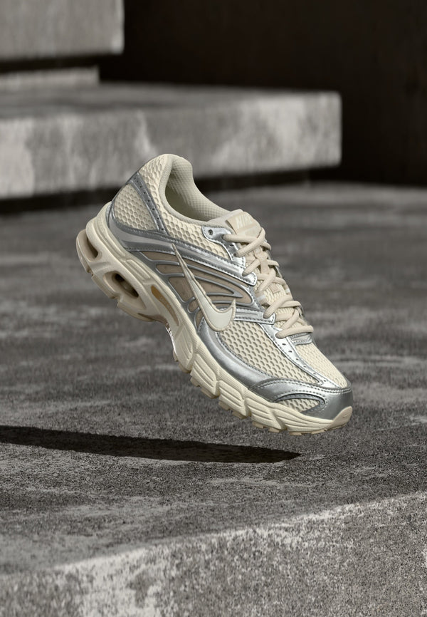 Nike Air Max Moto 2K - Pale Ivory / Sail / Metallic Silver-coloured / Light Orewood Brown