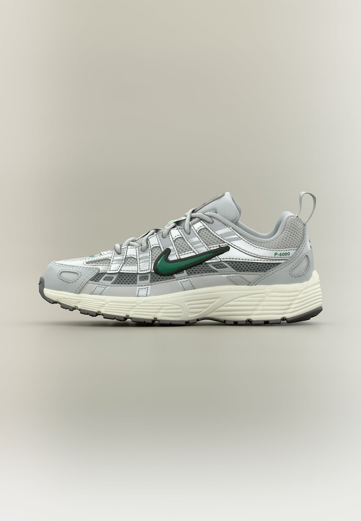 Nike P 6000 Lace - Grey Fog / Malachite / Metallic Silver-coloured / Sail / Pencil Point