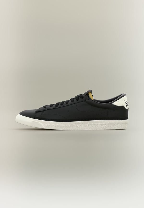 Nike Tennis Classic Smash - Black / Sail / Team Orange