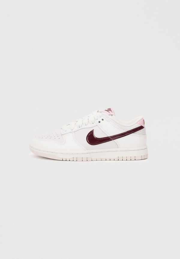 Nike Dunk Low SE Emea - Summit White / Plum Chalk / Vast Grey / Burgundy Crush