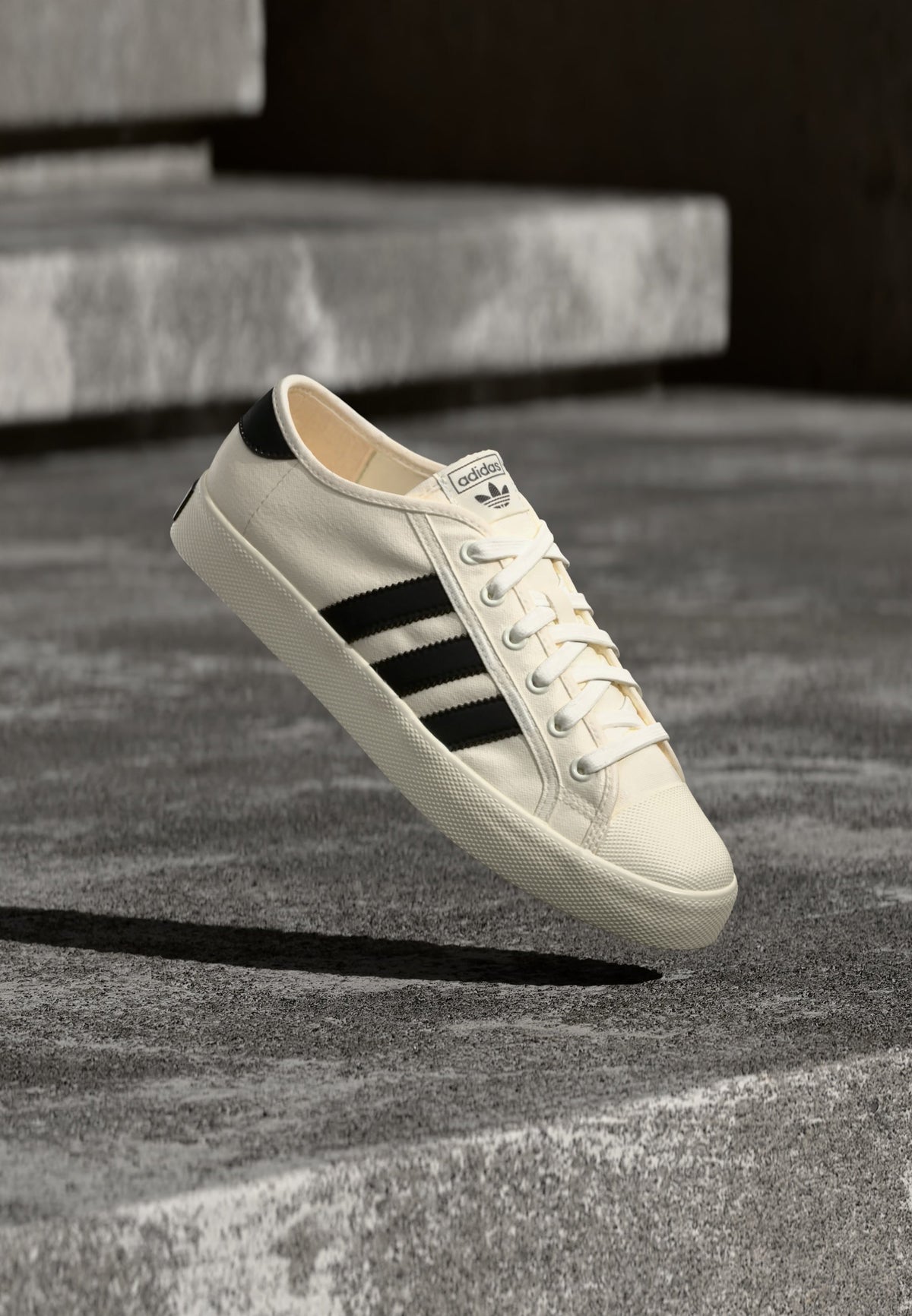 adidas Nisi - Core White / Core Black / Off White