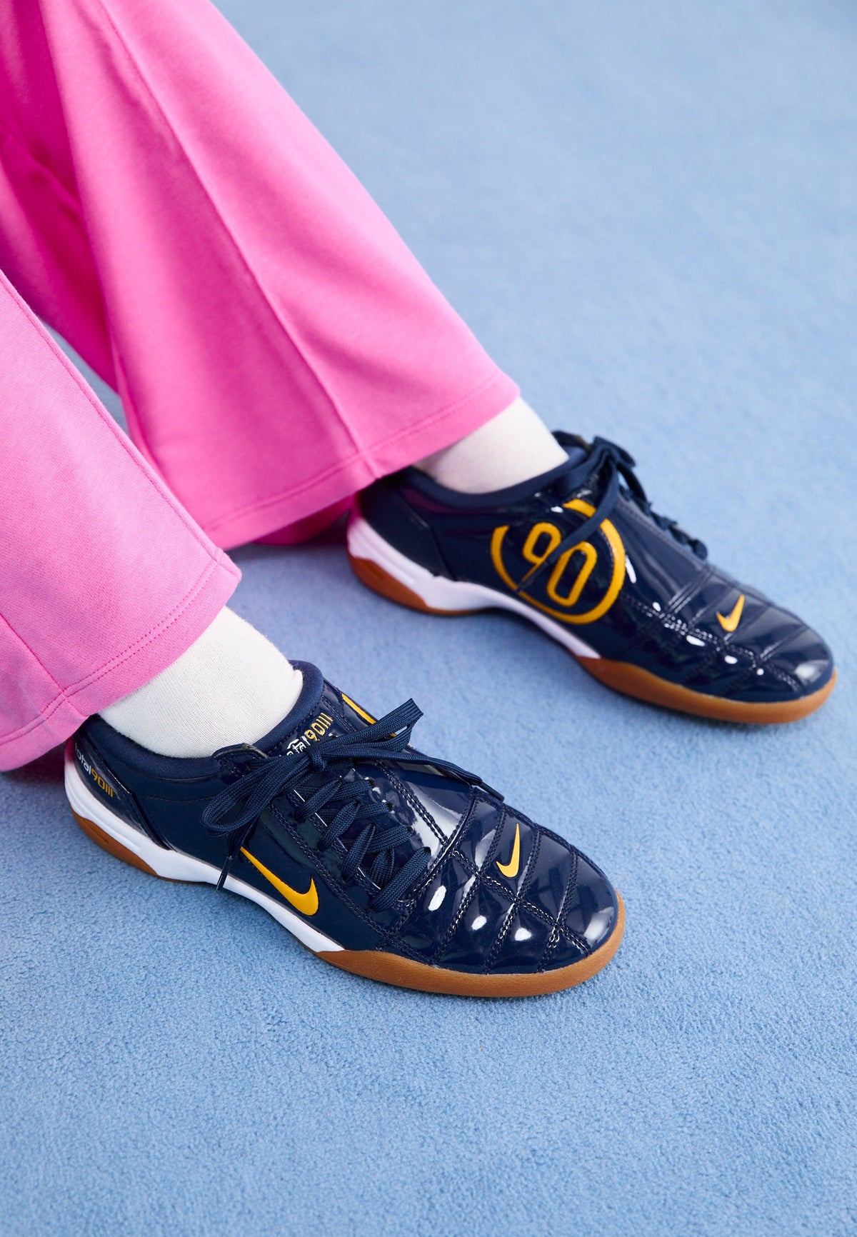 Nike T90 - Midnight Navy / Univ Gold-coloured / White / Gum Med Brown