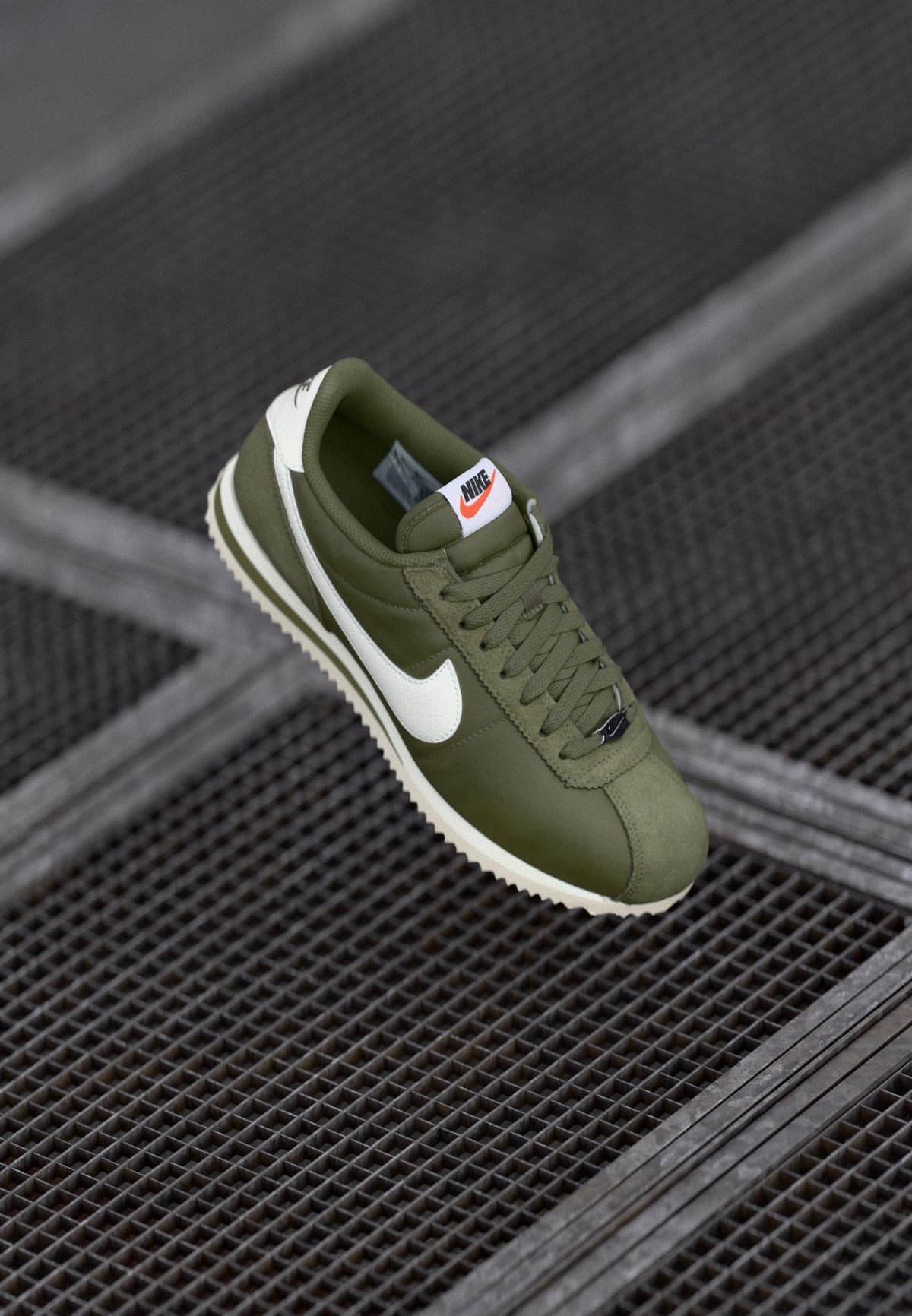 Nike Cortez - Med Olive / Sail