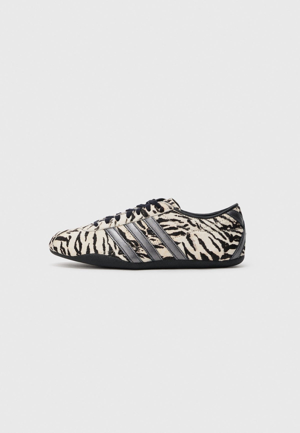 adidas Tokyo W - Off White / Core Black / Wonder White