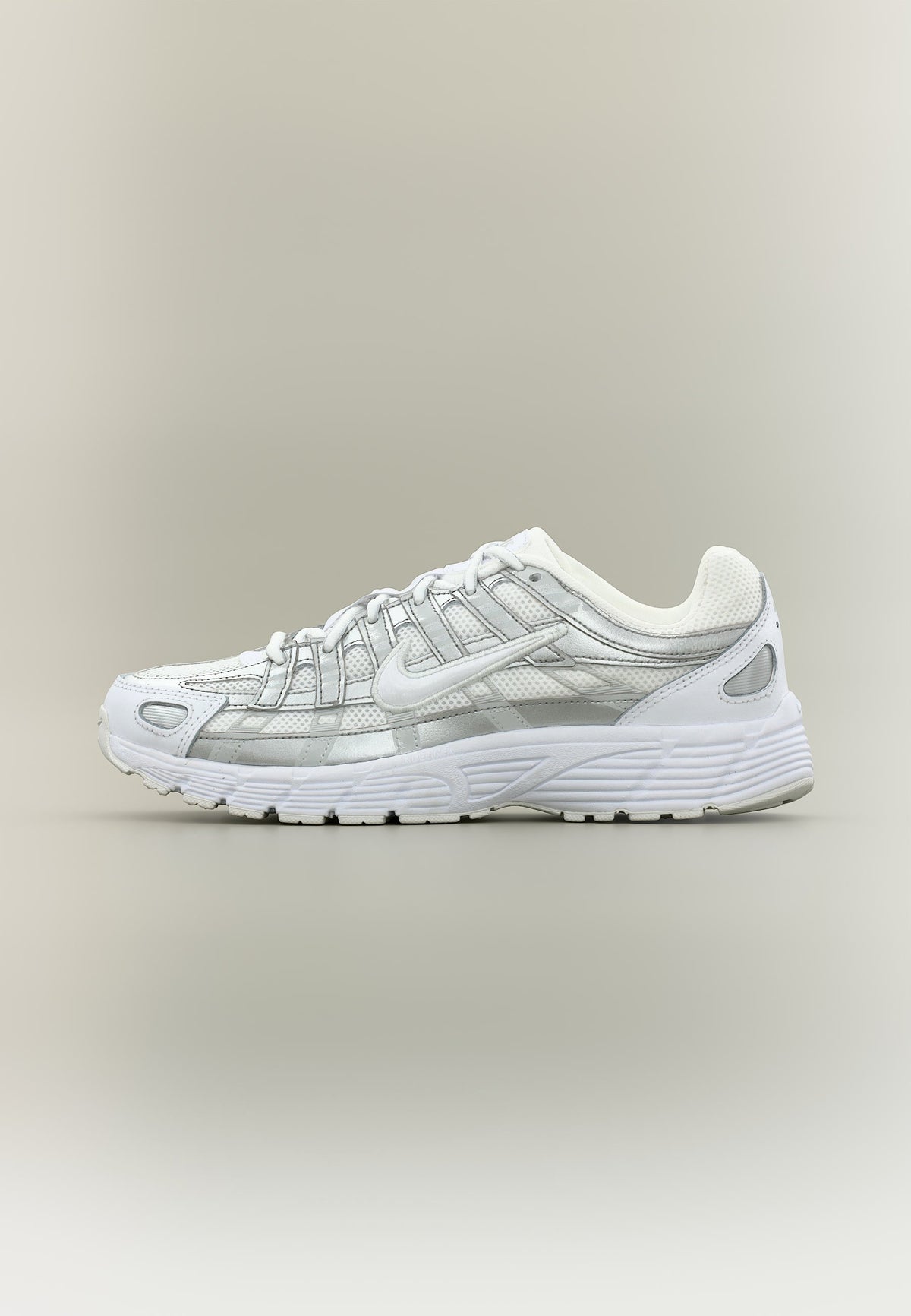 Nike P 6000 - White / Photon Dust / Metallic Silver-coloured