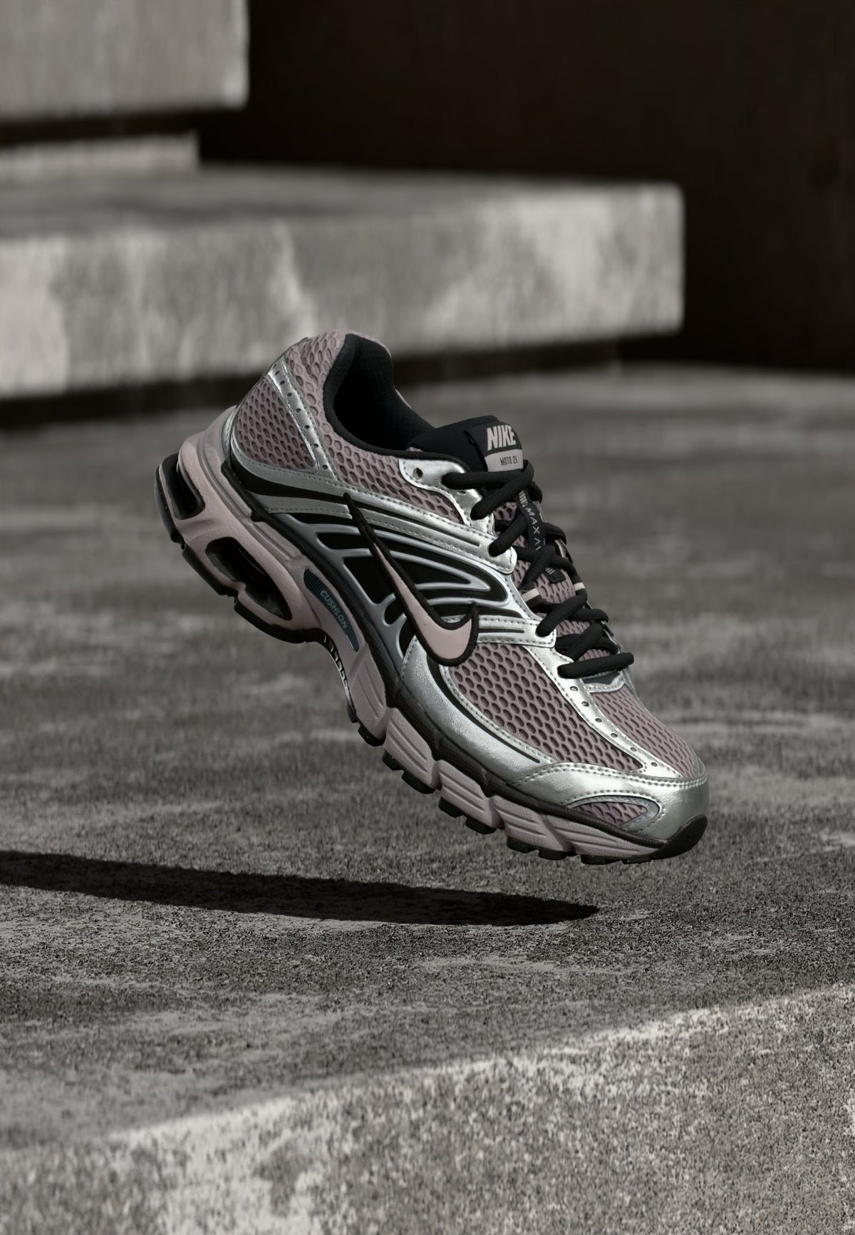 Nike Air Max Moto 2K - Pink Rise / Pearl Pink / Metallic Silver-coloured / Black / Smoke Grey
