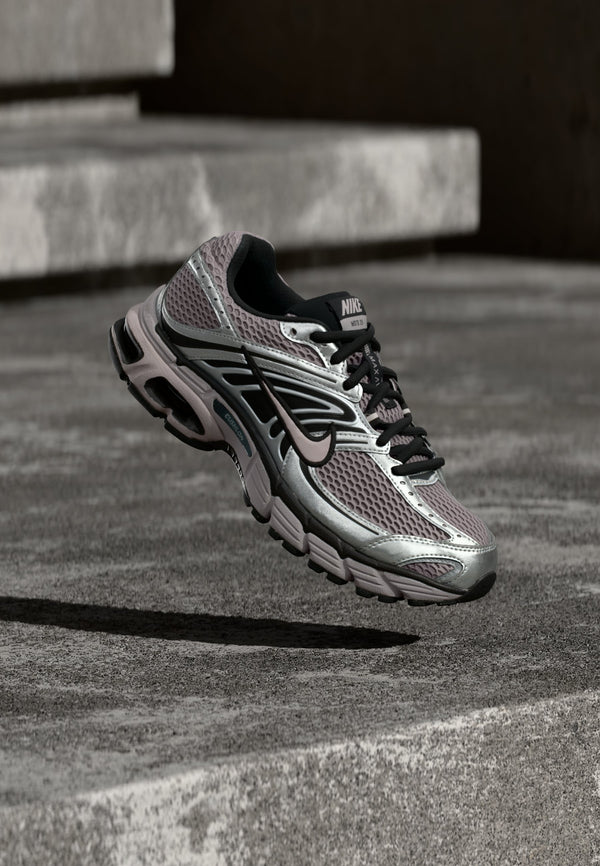 Nike Air Max Moto 2K - Pink Rise / Pearl Pink / Metallic Silver-coloured / Black / Smoke Grey