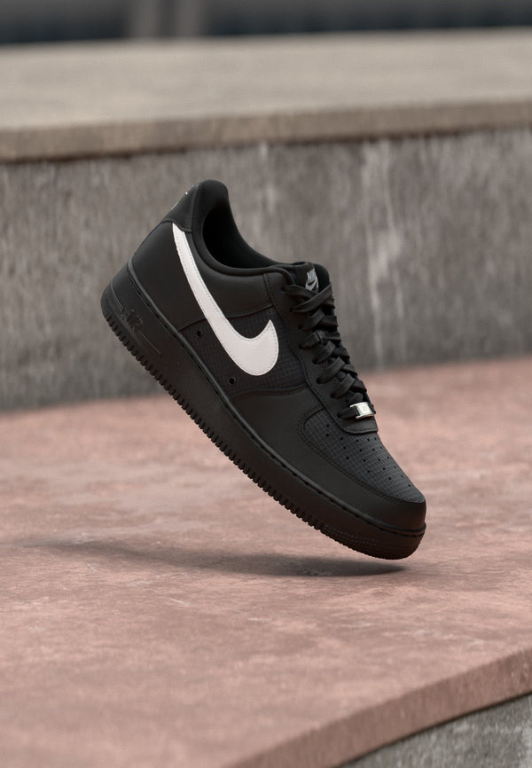 Nike Air Force 1 07 LV8 Tech - Black / White