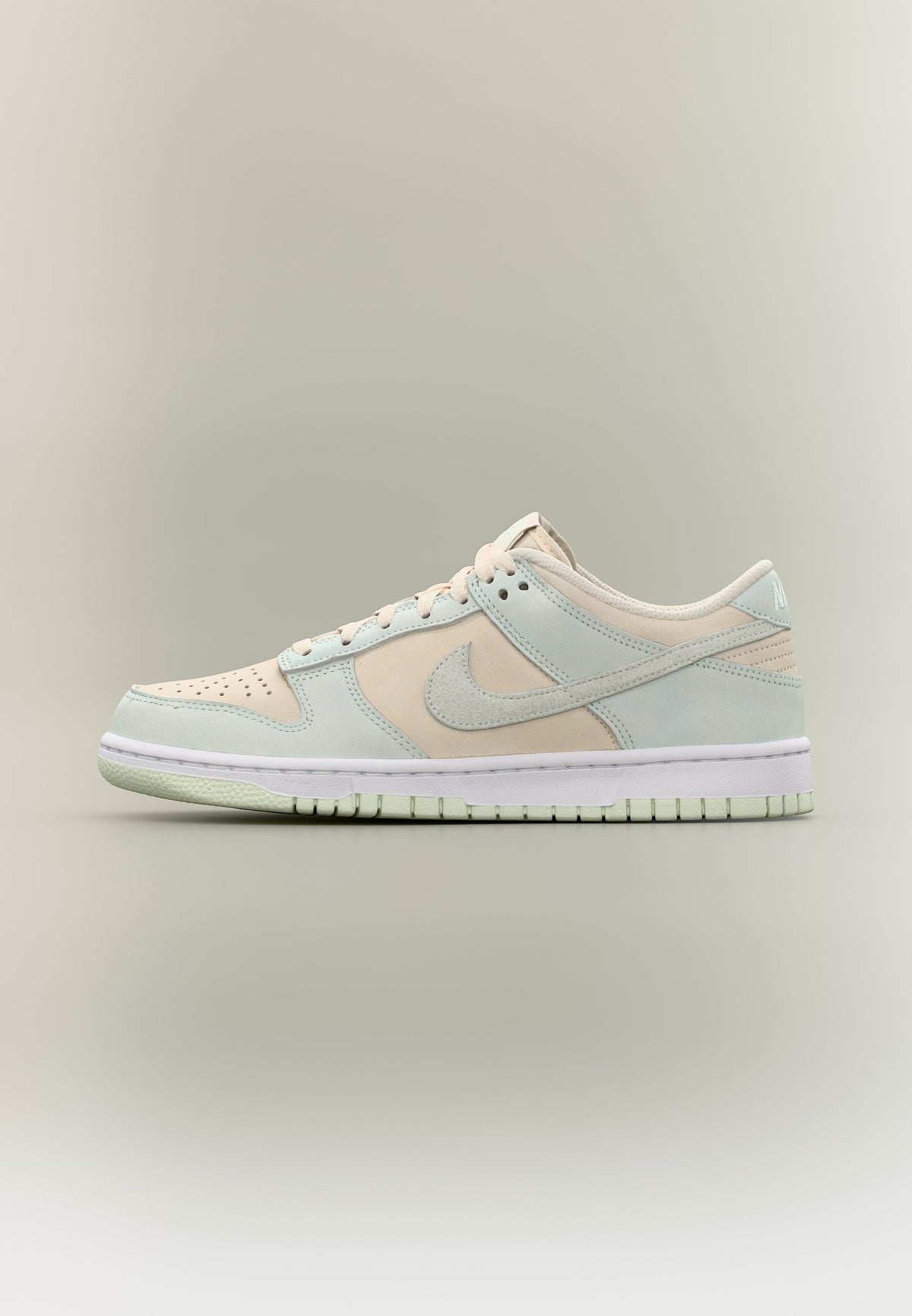 Nike Dunk - Chalk / Barely Green / White