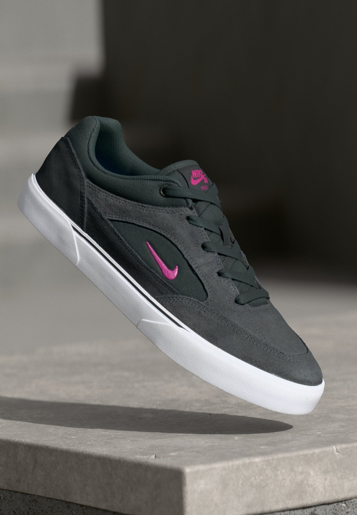 Nike SB Malor - Dark Smoke Grey / Rave Pink