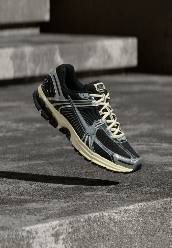 Nike Zoom Vomero 5 SE - Black / Metallic Silver-coloured / Coconut Milk / White