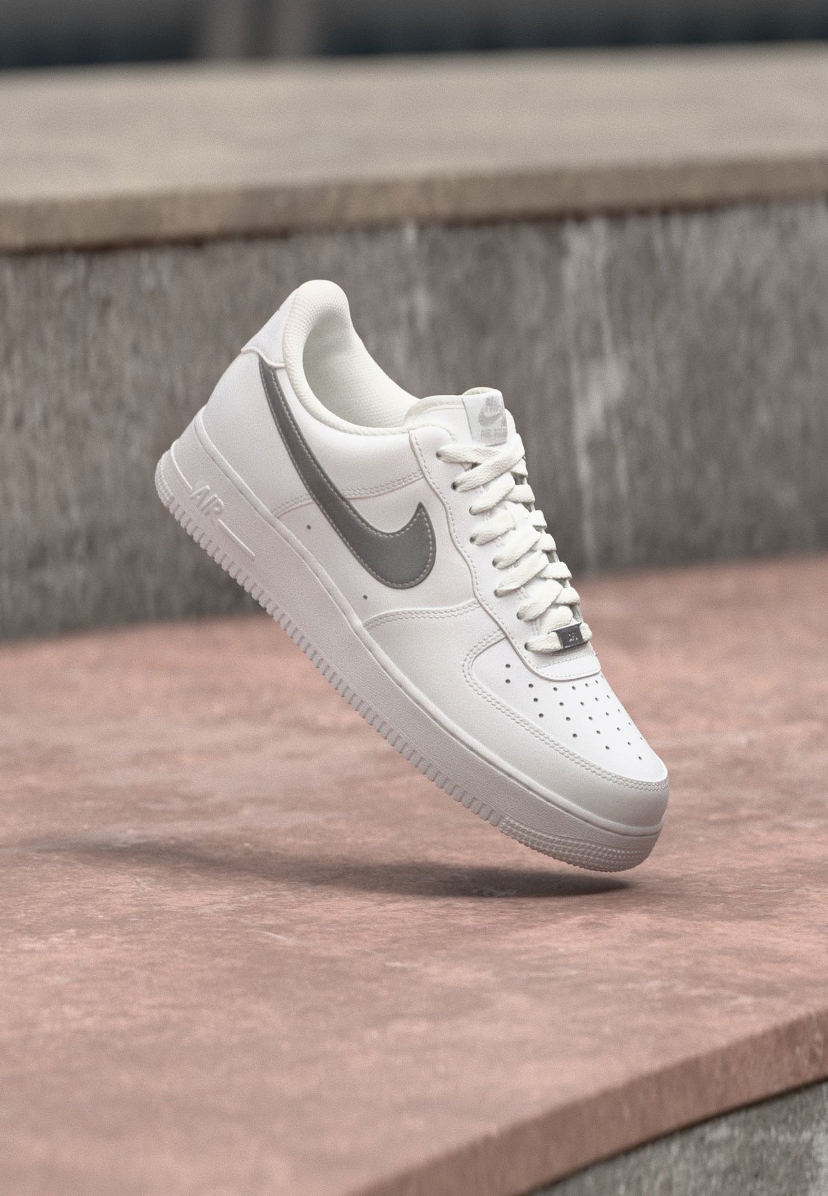 Nike Air Force 1 '07 Low Essential - White / Metallic Silver-coloured