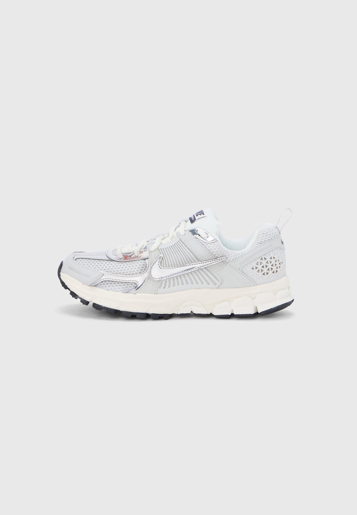 Nike Vomero - Photon Dust / Chrome / Gridiron / Sail