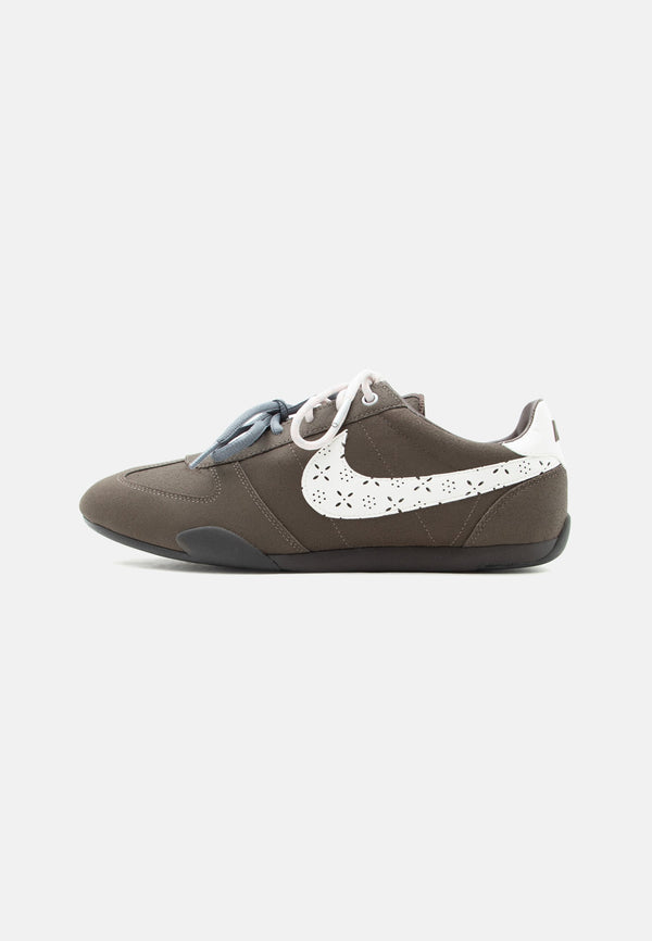 Nike Sprint Sister 2026 - Ridgerock / Sail / Ocean Cube / Dark Cinder / Smoke Grey / Barely Rose