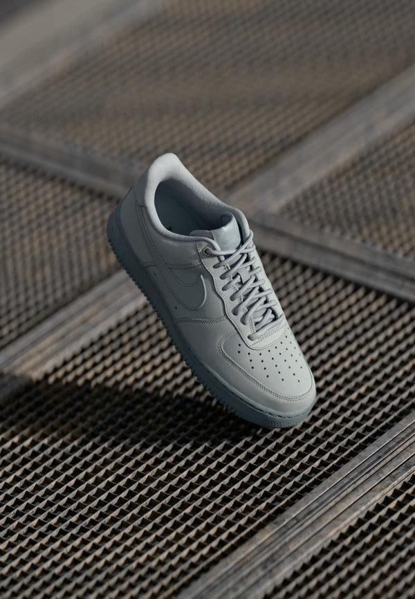 Nike Air Force 1 07 - Wolf Grey / Black