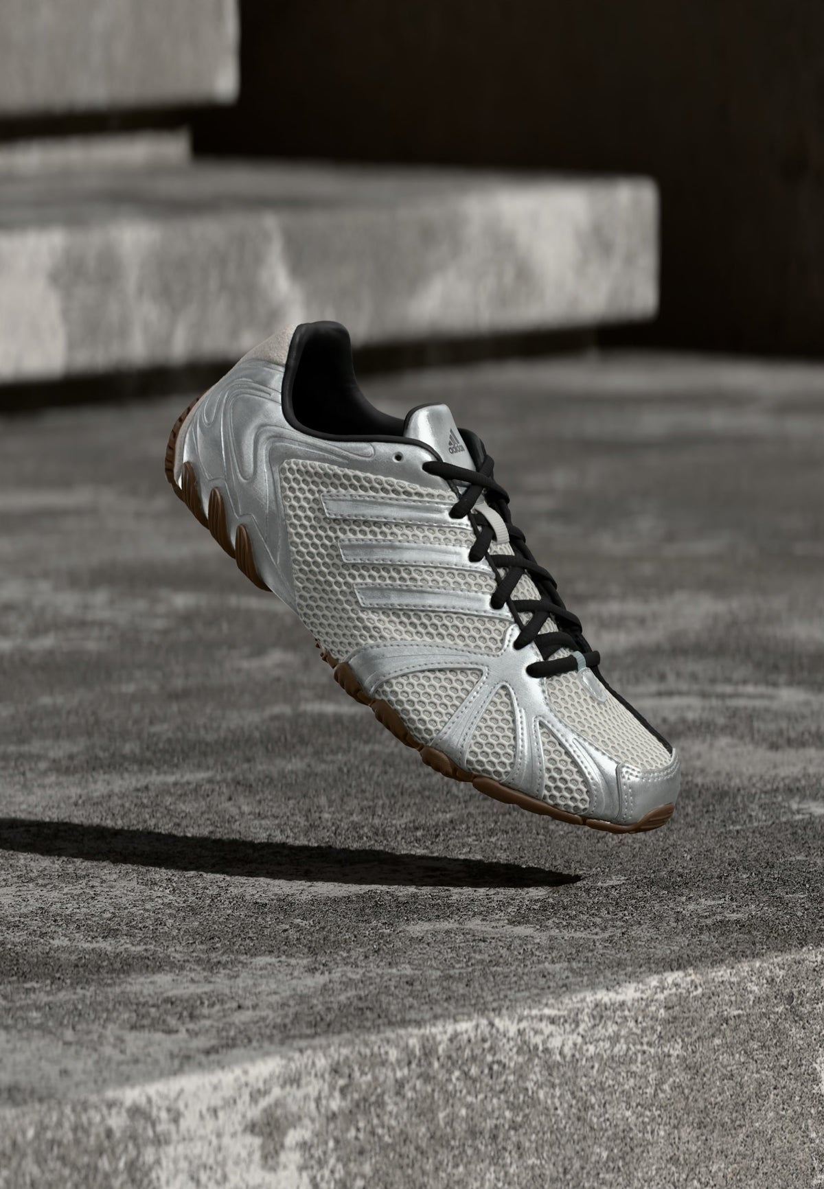 adidas Ghost Sprint - Silver-coloured Metallic / Core Black