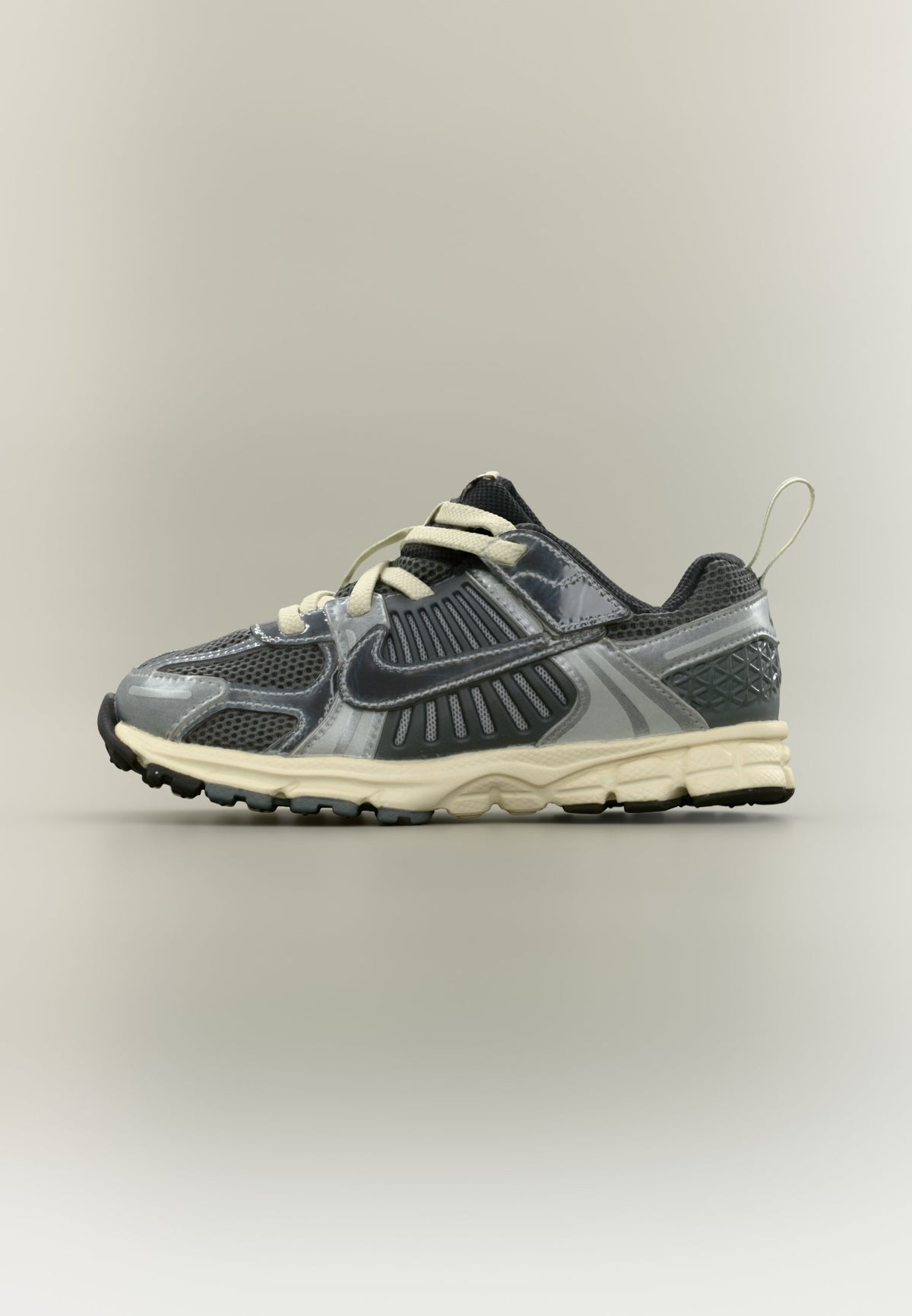 Nike Vomero 5 - Iron Grey / Chrome / Metallic Silver-coloured / Coconut Milk