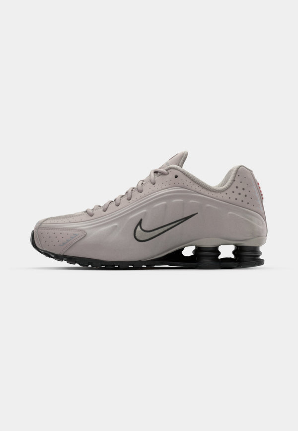 Nike Shox R4 - College Grey / Black / University Red / Metallic Silver