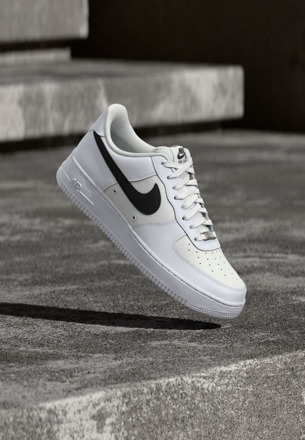 Nike Air Force 1 07 LV8 Tech - White / Black